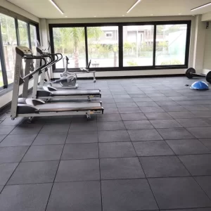 Piso emborrachado 60cm x 60cm - 16mm