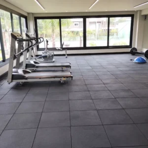 Piso emborrachado 50cm x 50cm - 16mm