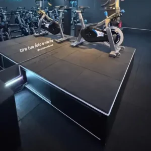 Piso emborrachado 60cm x 60cm - 16mm